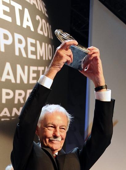 西班牙国宝作家门多萨获2015年度卡夫卡奖 _