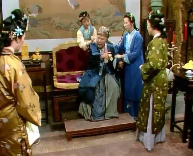 《红楼梦》:薛家到底是为什么不敢休了夏金桂?