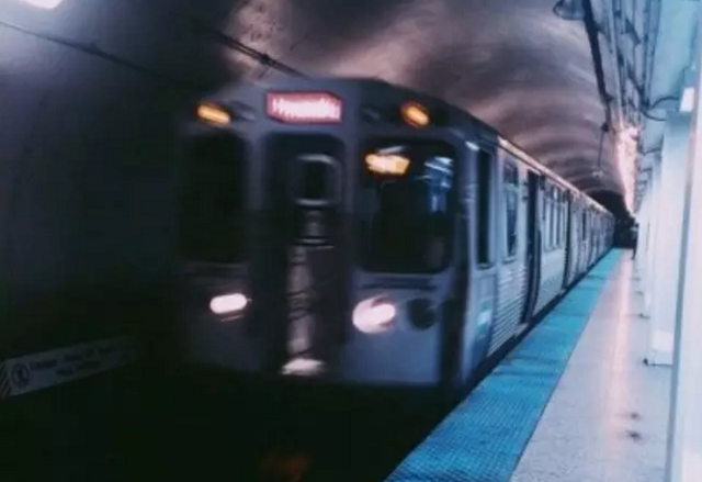 余秀华:我身体里也有一列火车丨读诗