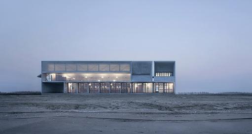 孤独图书馆是场奢侈梦