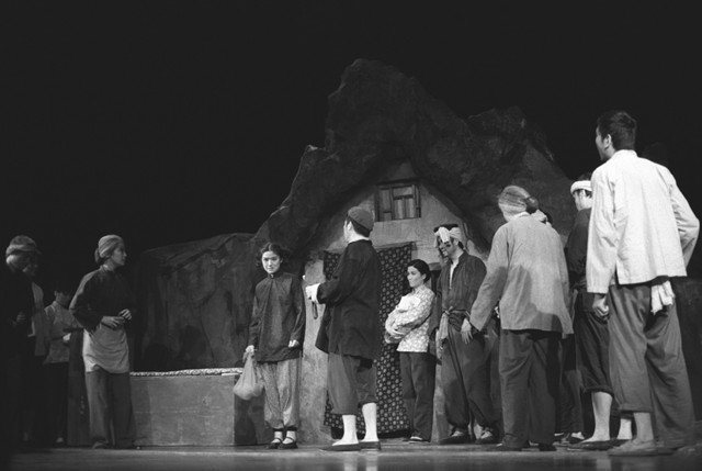 1988-05-21. 无场次话剧《桑树坪纪事》,摄影: