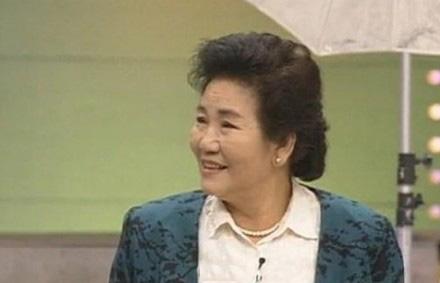 在1990年代,赵丽蓉在老百姓里有着无与伦比的亲切感