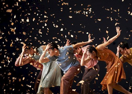 《断章》:束缚的生命也有天光