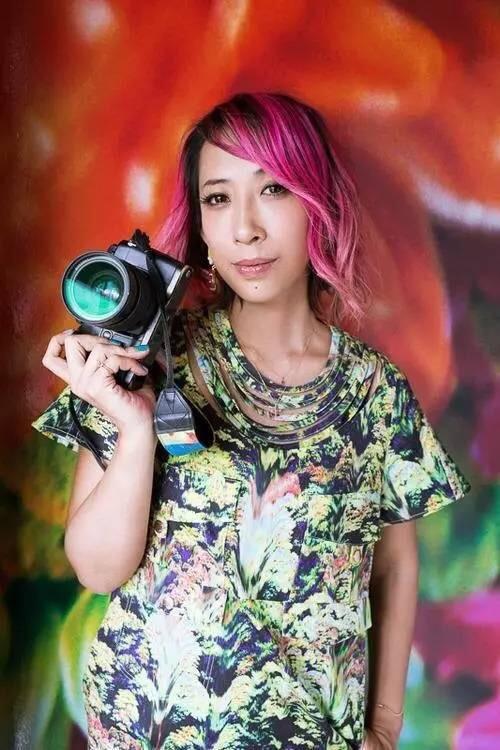 天辰时代携手蜷川实花 魔都最美展览海报首发_文化_腾讯网