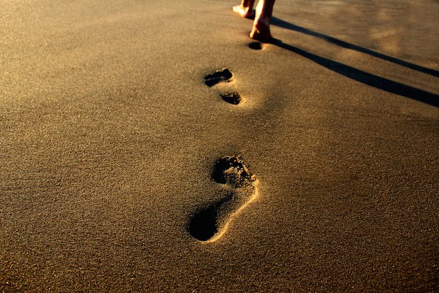 人生开挂，握拳而出，撒手而去