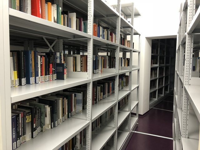 研究所里的图书馆,作者供图 研究所里的图书馆,作者供图