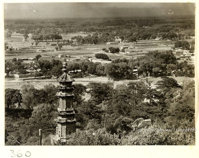 1940年代从颐和园后山看到的大有庄 1940年代从颐和园后山看到的大有庄