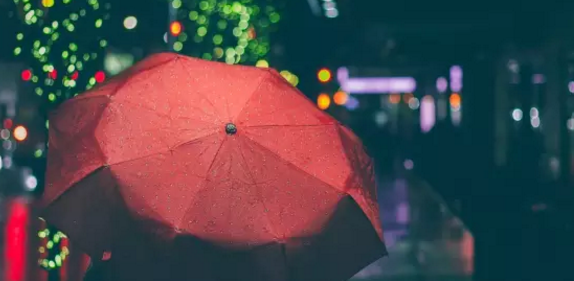 孤寂的雨下个不停丨读诗