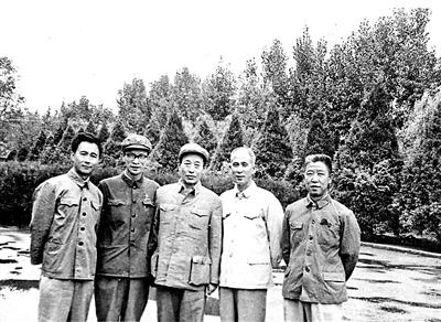 父亲郭小川反对搞丁陈反党集团