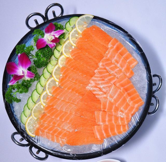 日本人其实本不吃三文鱼寿司?