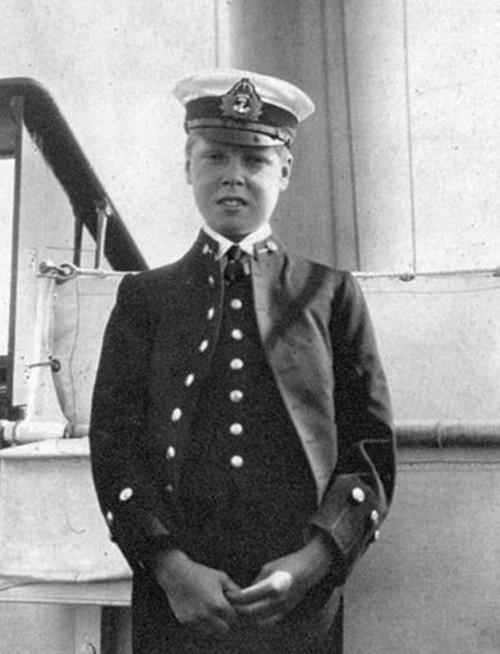 温莎公爵曾教英女王行纳粹礼