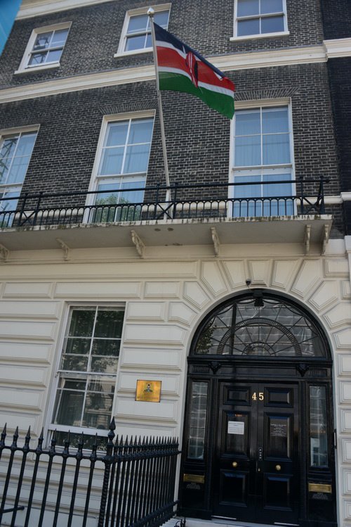 伦敦波特兰大街45号。中国驻伦敦使馆第一个馆舍。郭嵩焘在此举行茶会。要在这样一座英式住宅楼里接待780位客人，只能随到随走。此楼现为肯尼亚高级专员署。