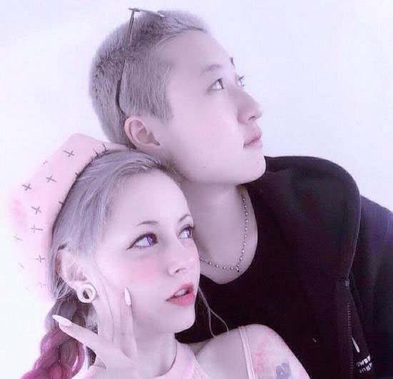 小龍女吳卓林：一個出生就在楚門秀里的女孩