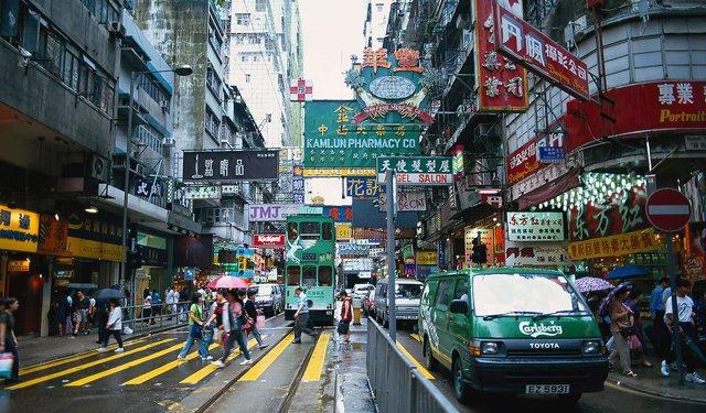 (香港九龙街巷;图片来源于网络)