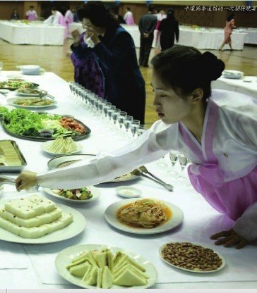 中国记者亲历朝鲜官方宴会:肉食被一抢而光_文
