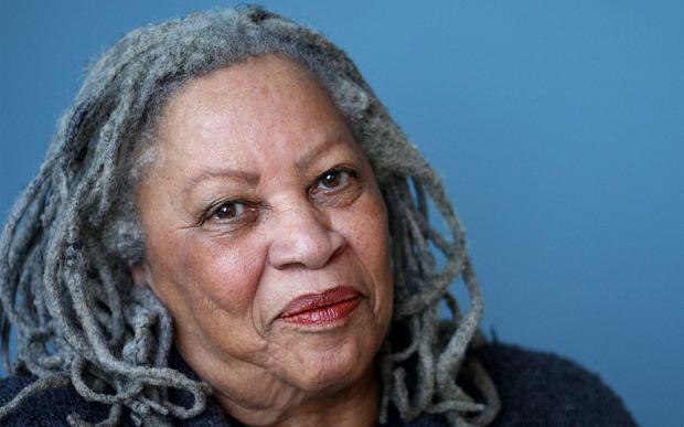 美国黑人作家抨击种族歧视