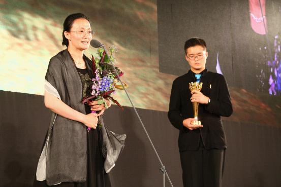 忻东旺获得第八届AAC艺术中国·年度特别贡