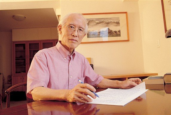 另一个<em>余光中</em>:没有乡愁 满心矛盾_文化_腾讯
