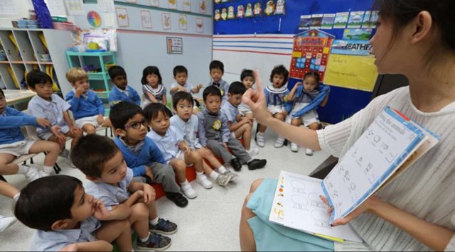 香港地区的双语幼儿园国际班以及国际幼儿园,全英文教学,这些孩子以后多数也会选择读英文学校,一直到大学 香港地区的双语幼儿园国际班以及国际幼儿园,全英文教学,这些孩子以后多数也会选择读英文学校,一直到大学