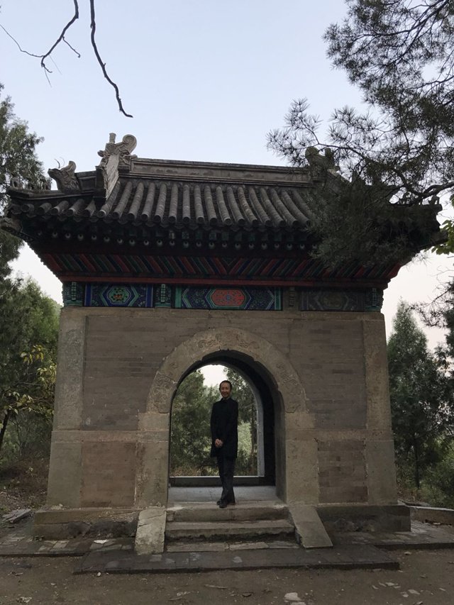 傍晚，徜徉于山中廢寺