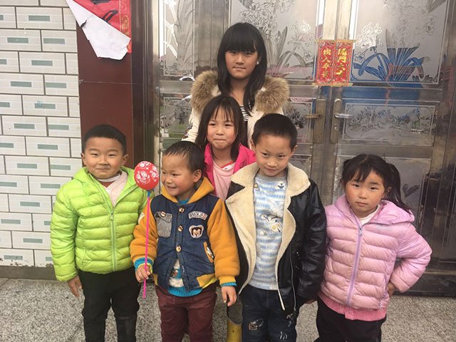 村裡跟著爺爺奶奶的孩子們 年一過,村子就空了