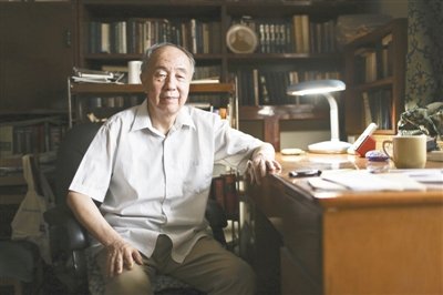 翻译家蓝英年:爱看NBA 《百家讲坛》不错