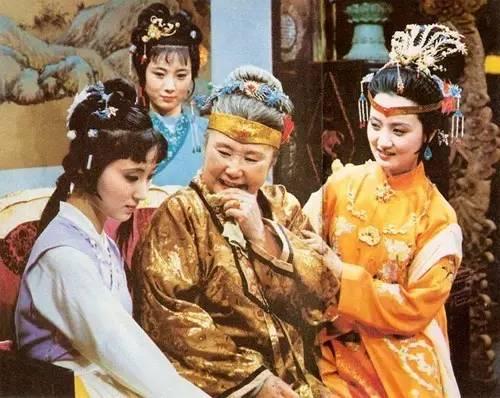 品读《红楼梦》:贾母,一家之长,天下第一老太