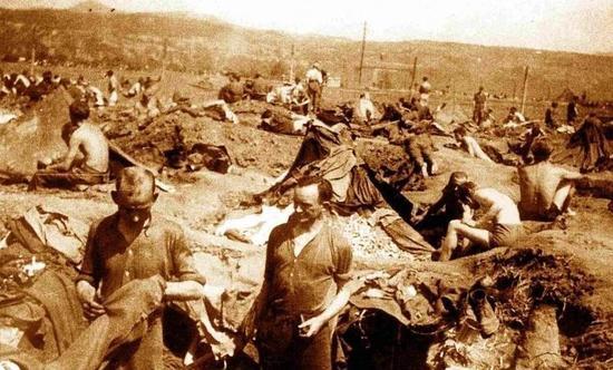 二战时期美军战俘营中地下交易:囤香烟,倒卖彩票