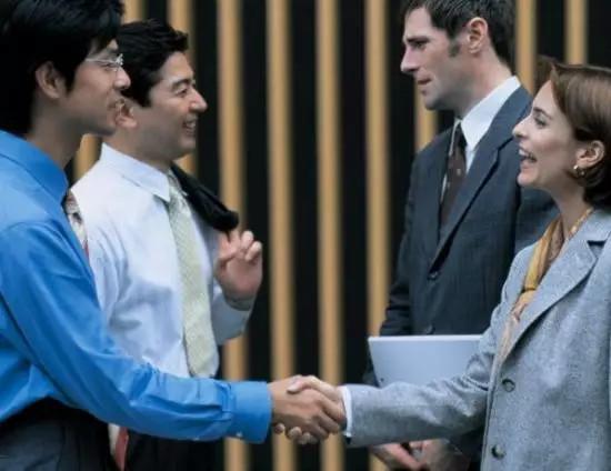 为什么中国人天天打鸡血,美国人强调enjoy?