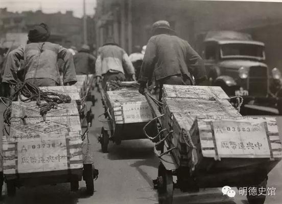 1930美国经济危机_...尔街股灾,开启美国历史上最著名的经济危机.-美国逾千名经济学家...