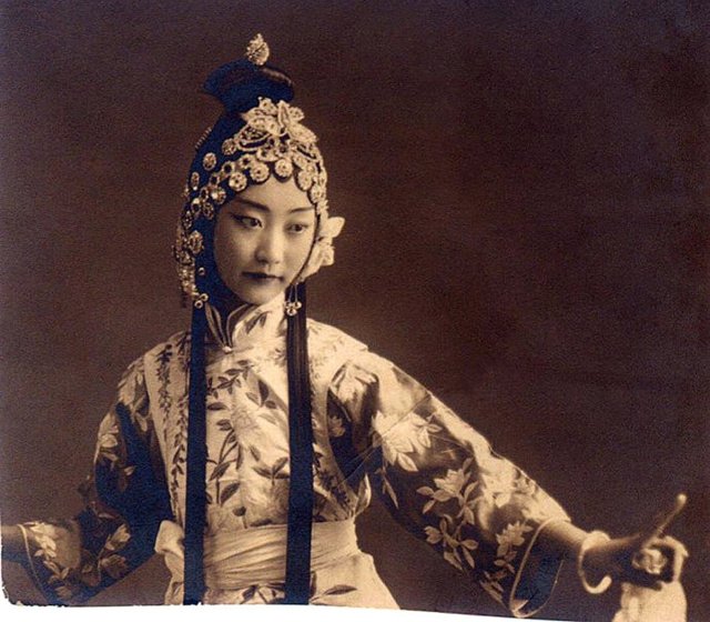 完颜立童记(1913―2003) 被辜负的颜值与被辜负的人生