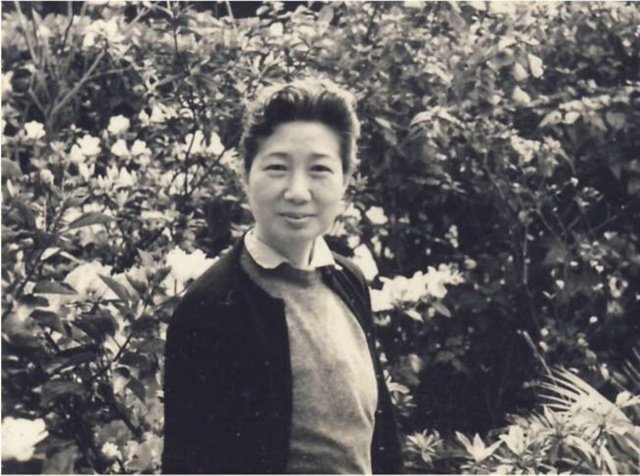 張清徽於1962年在台北溫州街的家中留影 發生在西南聯大的一場師生戀