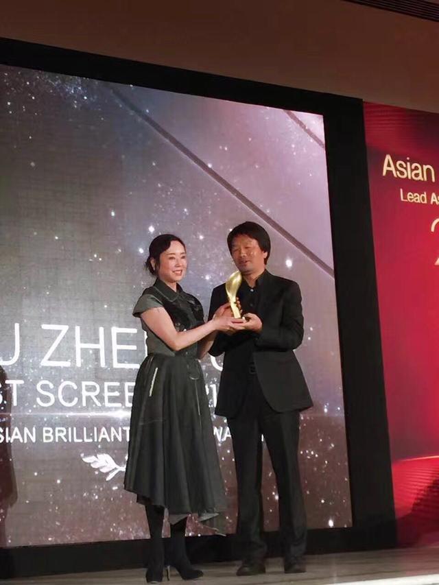 刘震云柏林电影节领奖:更大目的是去严歌苓家吃面条_文化_腾讯网