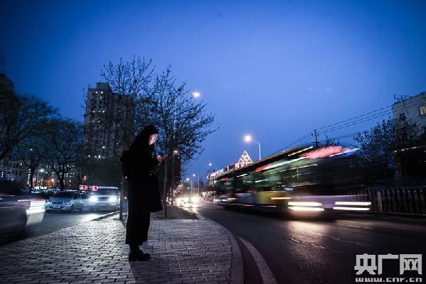 空巢青年:追求自由还是困于现实?