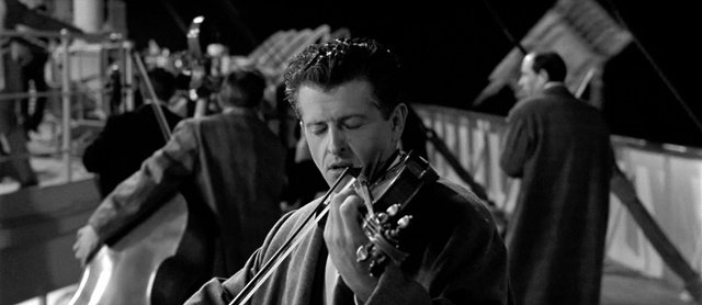 海難時最先沉沒的是騎士精神