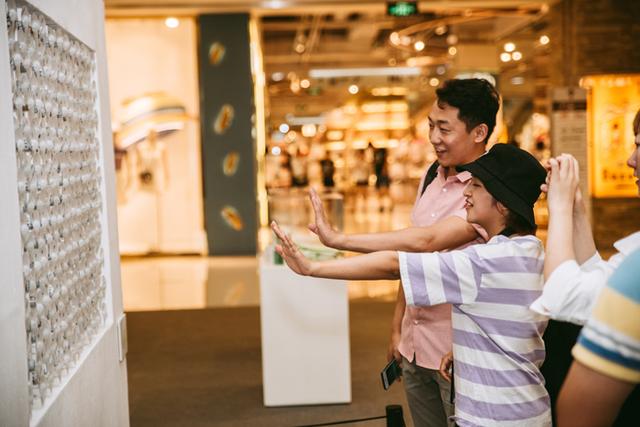 购物中心也能成为艺术馆，“心生”毕业季公共艺术展来袭