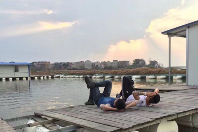 在家里的湖边 在家里的湖边