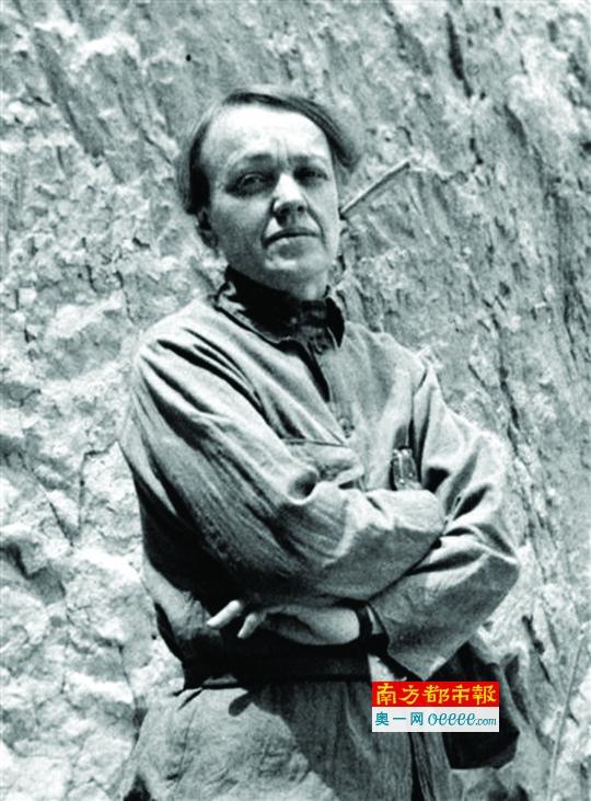 延安舞会：周恩来舞姿如数学演算