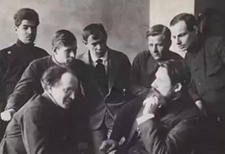 闻一:全俄肃反委员会对俄共中央说不!