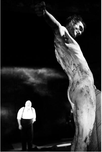 这个渴爱的疯老头跟我们仍有共鸣