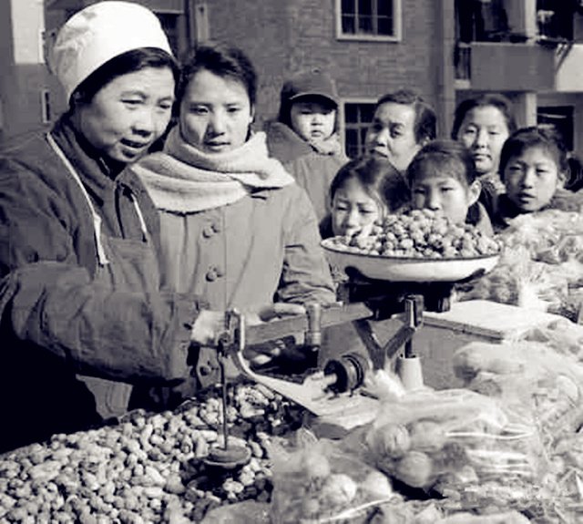 1978年春节,凭证购买定量供应的花生、瓜子 1978年春节,凭证购买定量供应的花生、瓜子