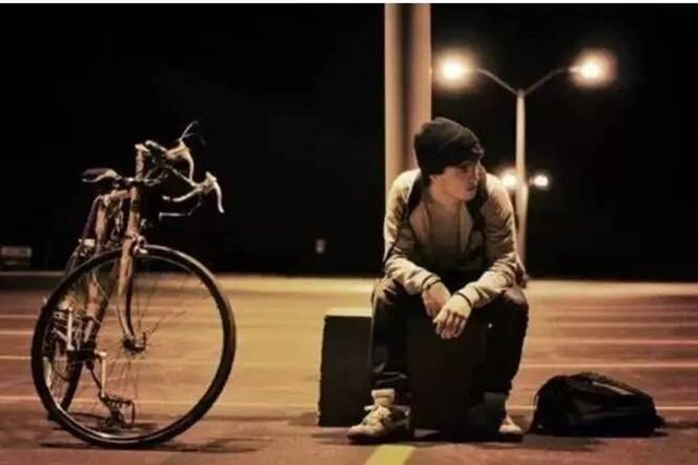 窮人對手機的愛與恨