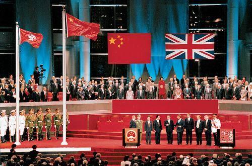 1997年香港回归交接仪式(图片来自网络)