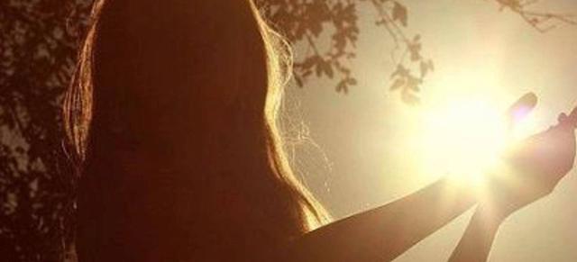 旧文赏析:乔治·戈登·拜伦《她走在美的光彩中》_文化_腾讯网