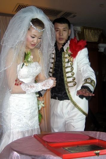 <em>中国女排助理教练</em>包壮在沈阳举行婚礼_排协_