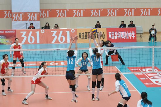 河南<em>女排</em>率先出场的是<em>主攻</em>朱婷
