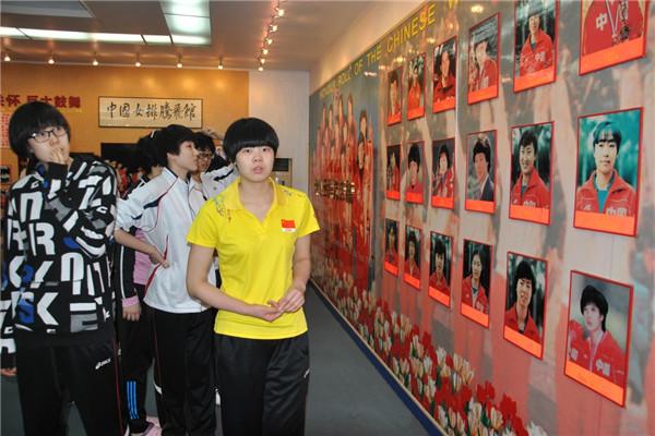 2014年全国青年<em>女排</em>集训队员参观<em>中国女排腾</em>