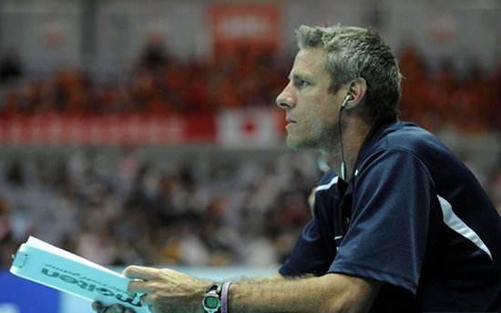 麦卡琴卸任美国<em>女排主帅</em>教鞭 基拉里接手_排协