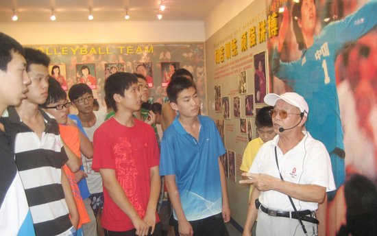 平后备人才训练营:各队参观<em>中国女排腾飞馆</em>_排