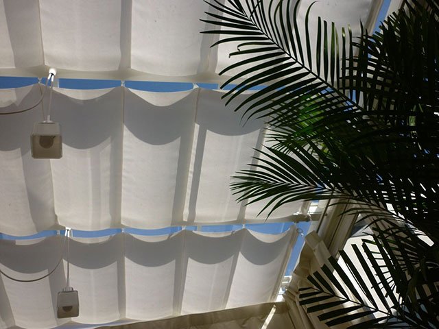 作者供圖:改造之後的餐廳屋頂 接下來是廚房革命――從洗碗機開始